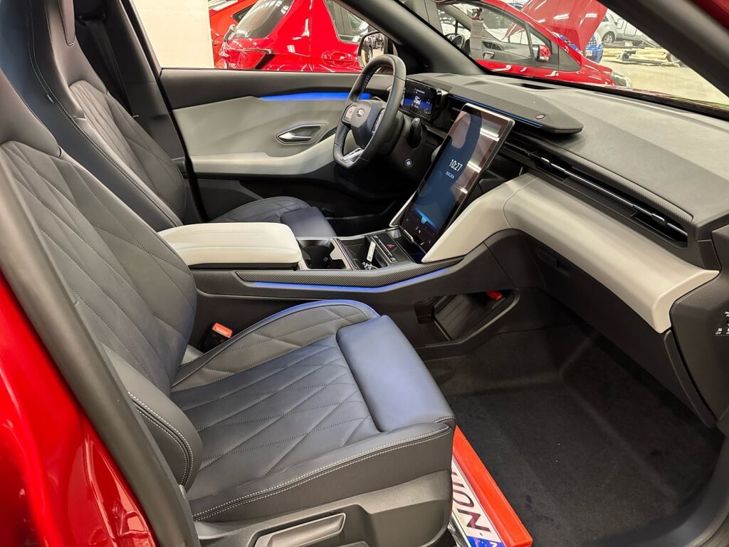 Ford Capri 2025 Punainen