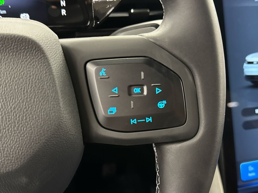 Ford Capri 2025 Punainen