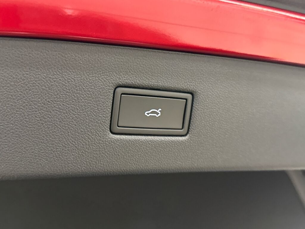 Ford Capri 2025 Punainen