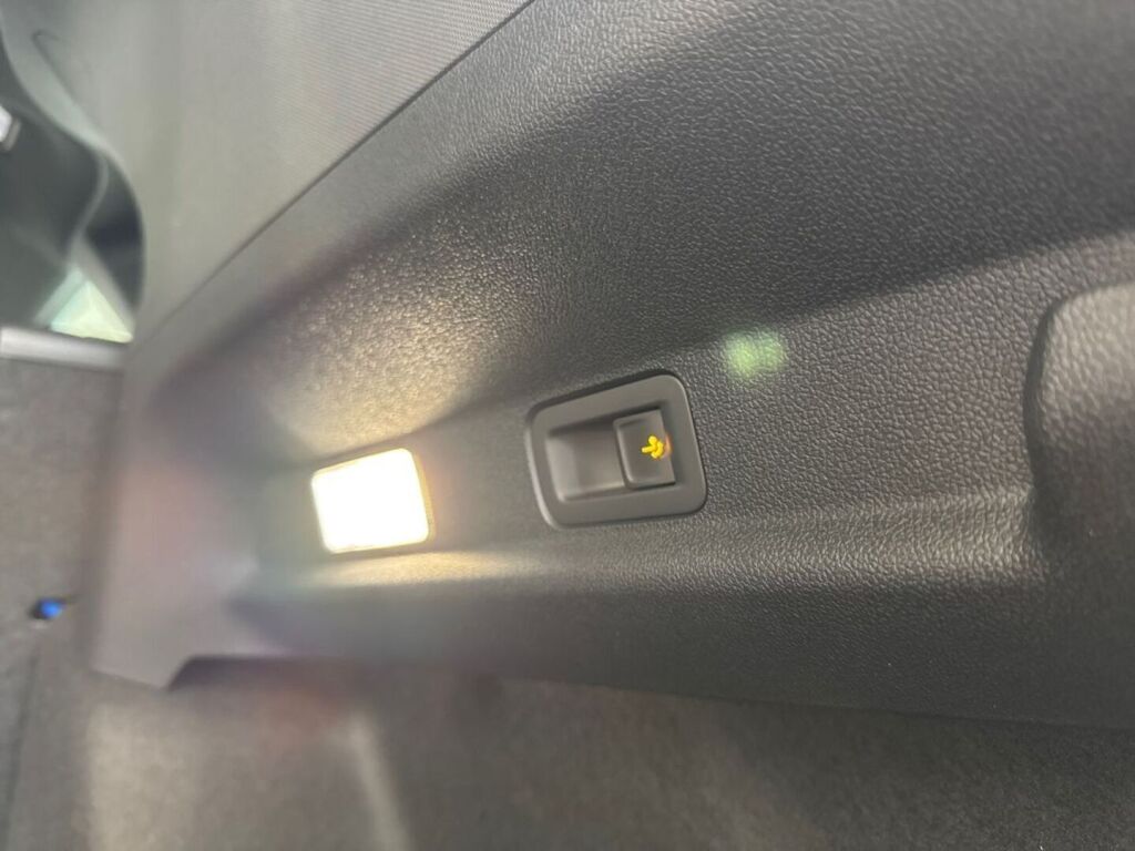 Ford Capri 2026 Sininen