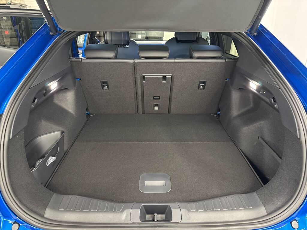 Ford Capri 2026 Sininen