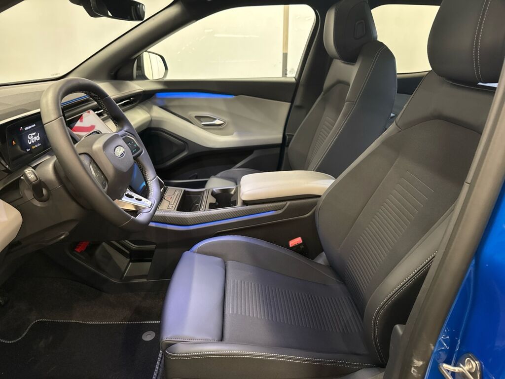 Ford Capri 2026 Sininen