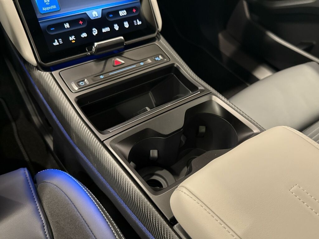 Ford Capri 2026 Sininen