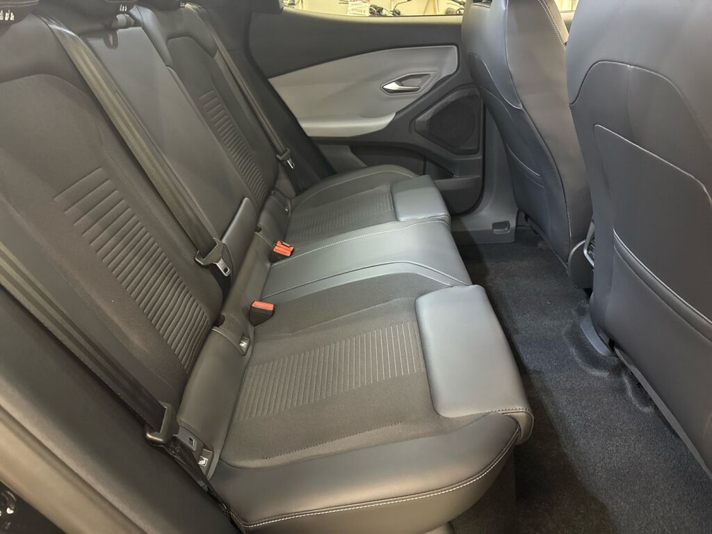 Ford Explorer 2026 Musta