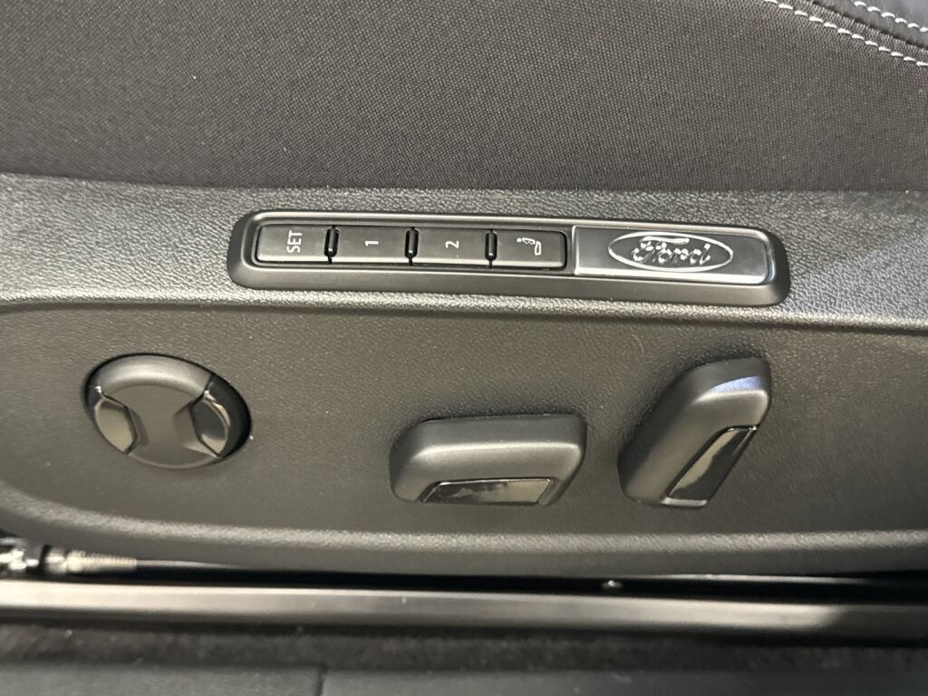 Ford Explorer 2026 Musta