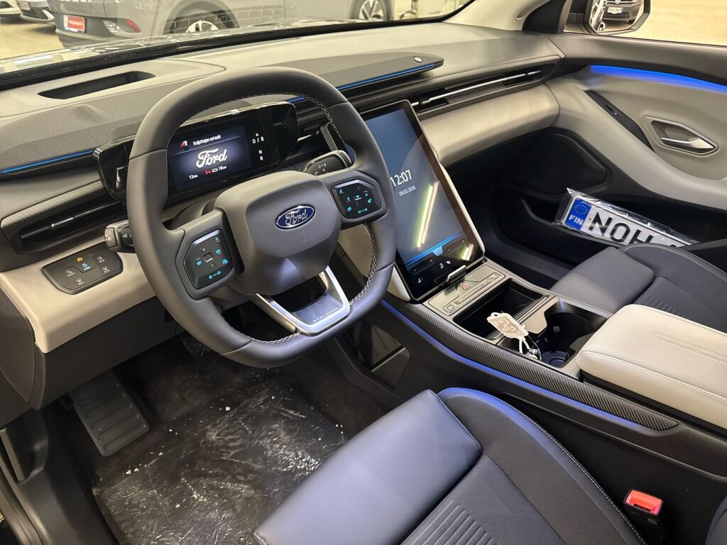 Ford Explorer 2026 Musta