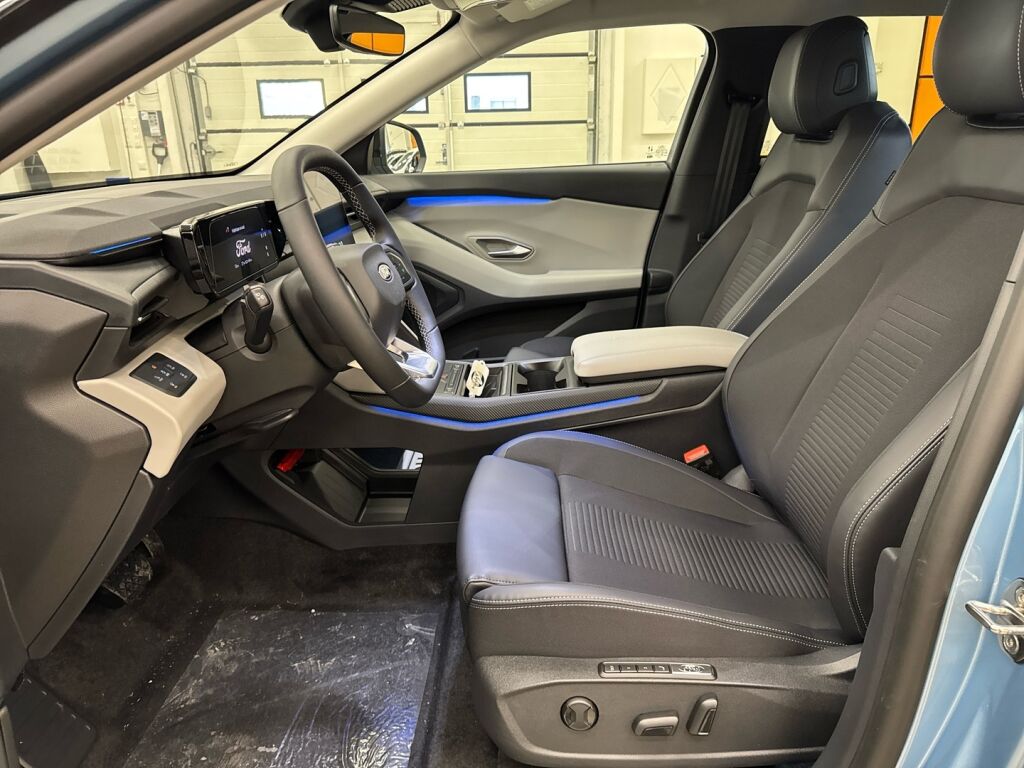 Ford Explorer 2026 Sininen