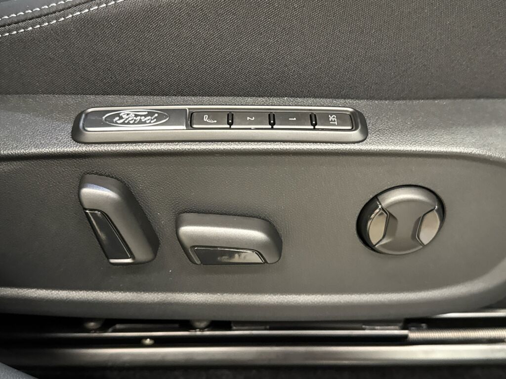 Ford Explorer 2026 Sininen