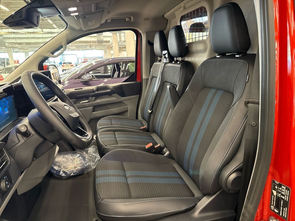 Ford Transit Custom 2026 Punainen