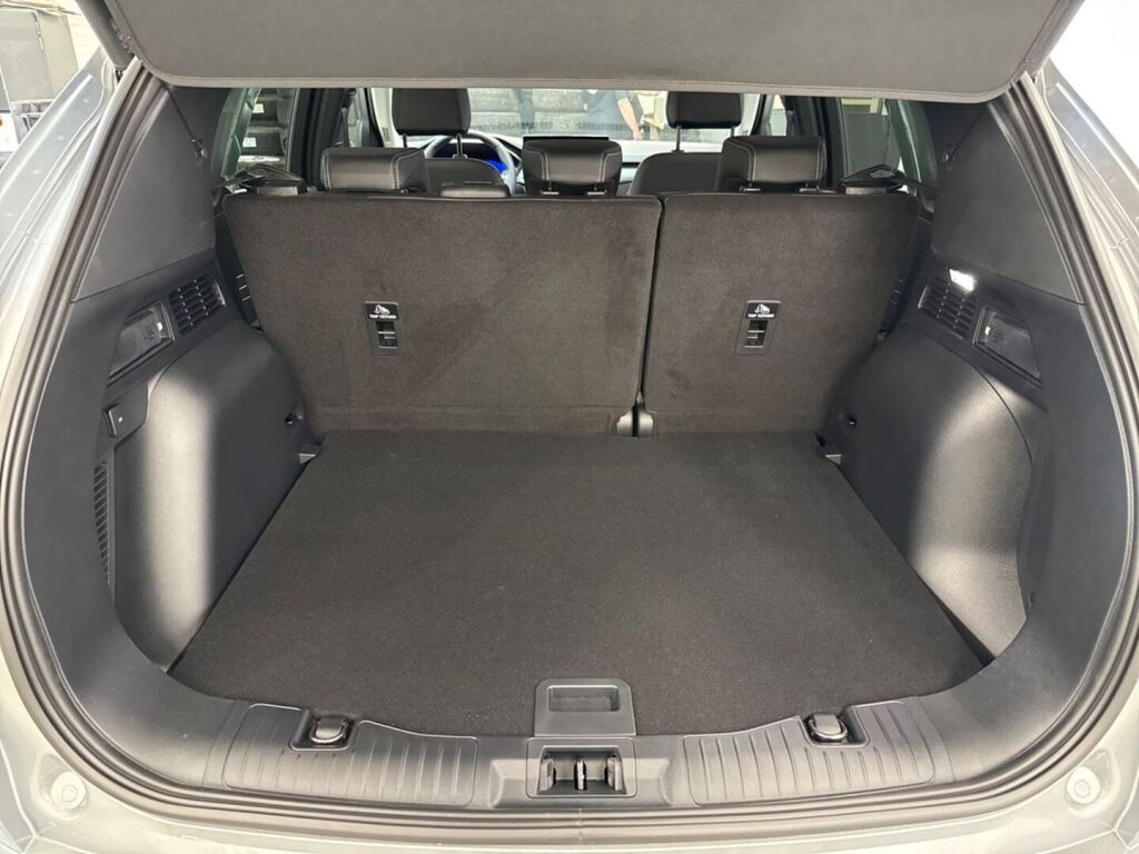 Ford Kuga 2026 Harmaa