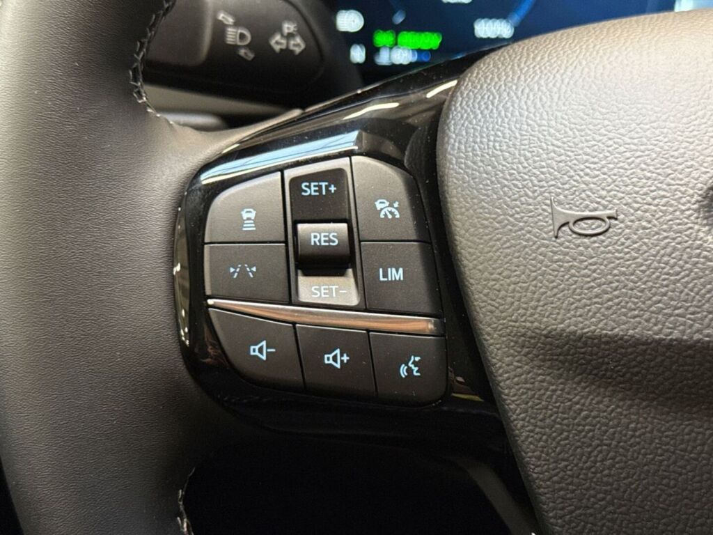 Ford Kuga 2026 Harmaa