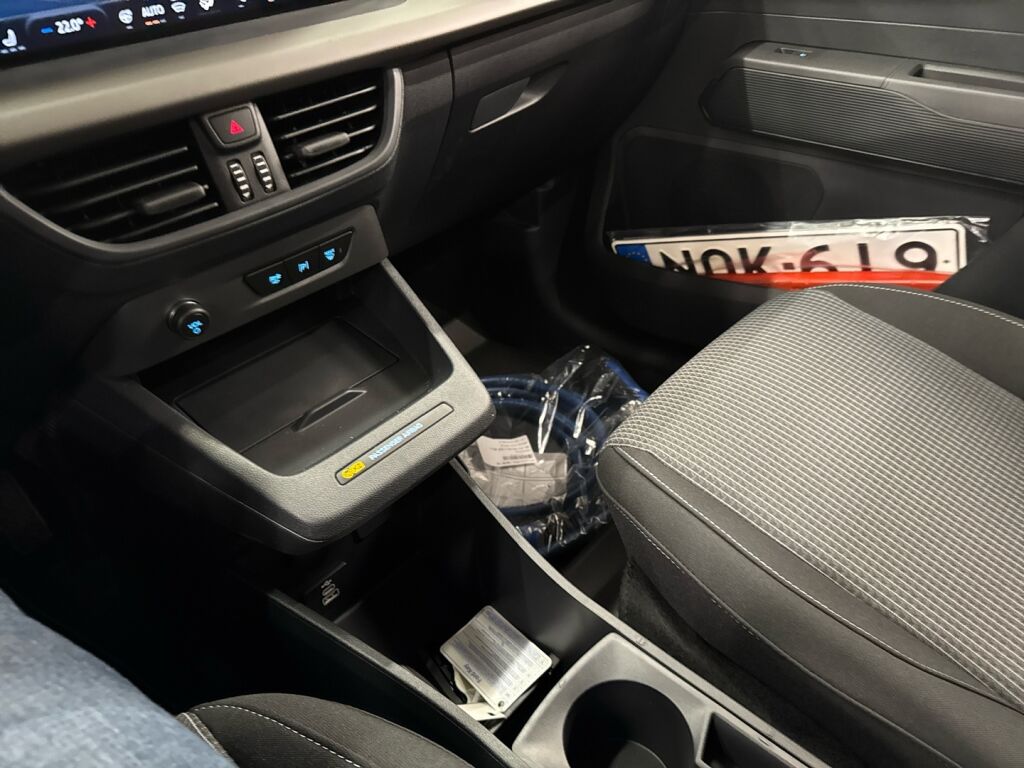 Ford Transit Courier 2026 Valkoinen