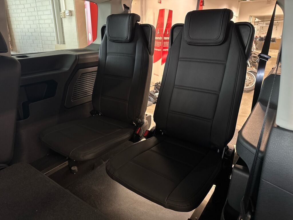 Ford Grand Tourneo Connect 2026 Musta