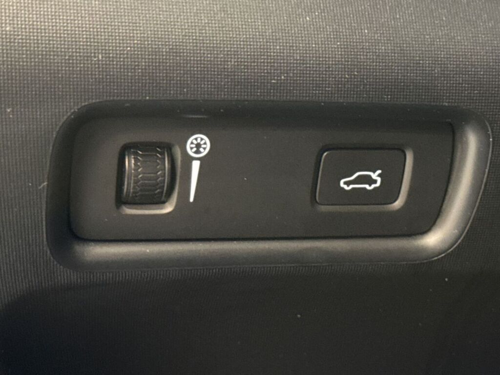 Polestar 2 2021 Musta