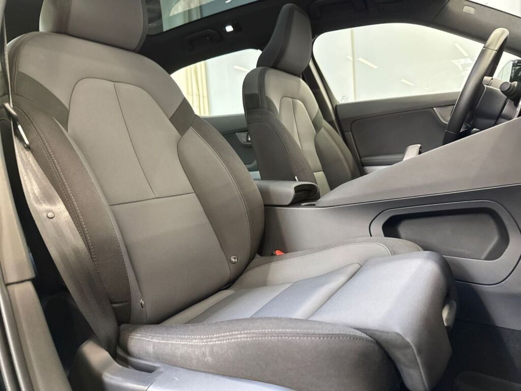 Polestar 2 2021 Musta
