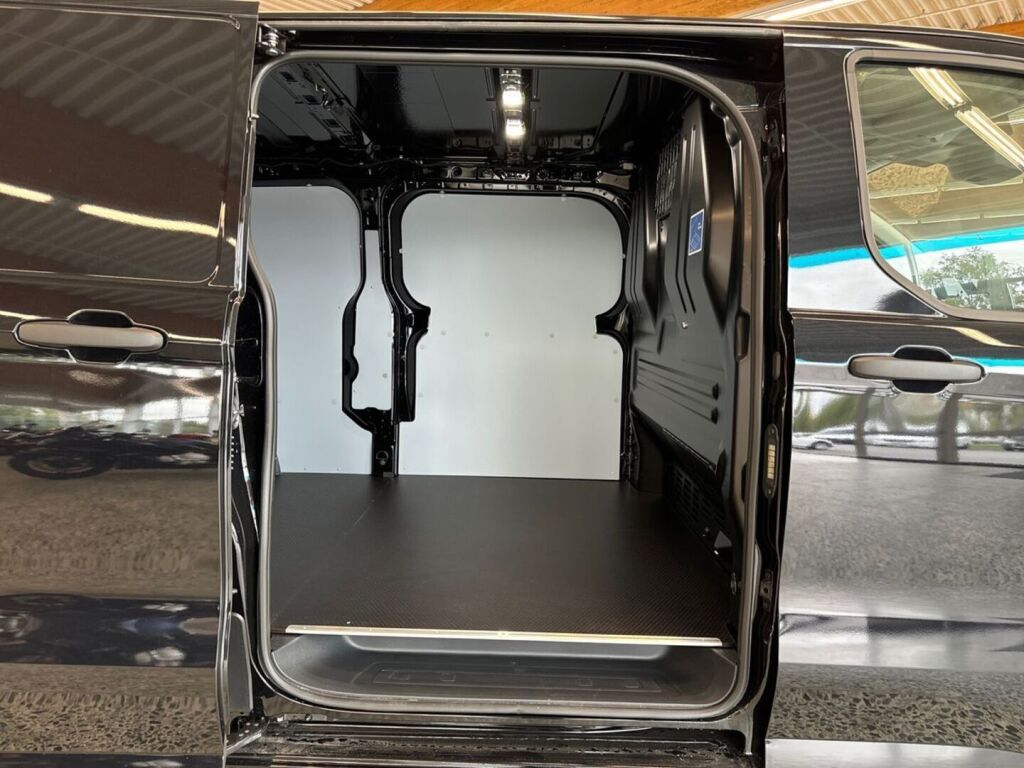 Ford Transit Custom 2026 Musta