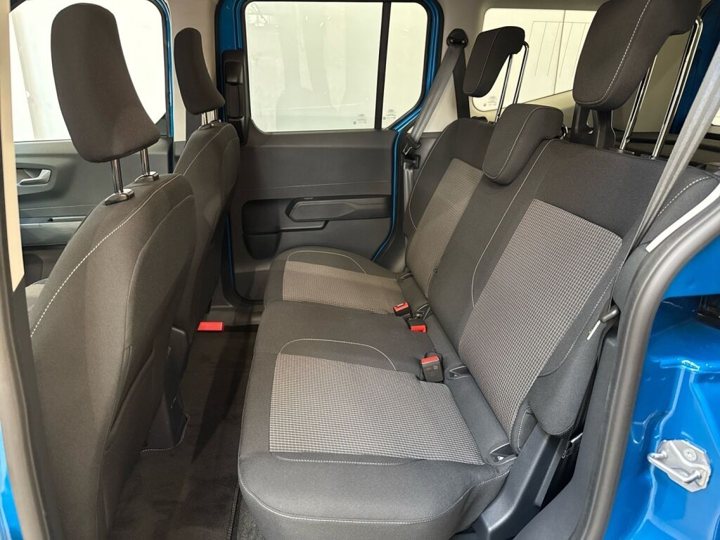 Ford Tourneo Courier 2026 Sininen