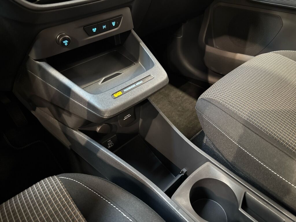 Ford Tourneo Courier 2026 Sininen