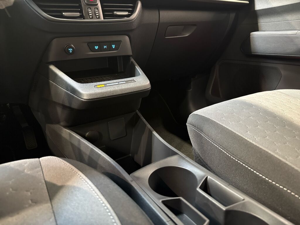 Ford Tourneo Courier 2026 Sininen