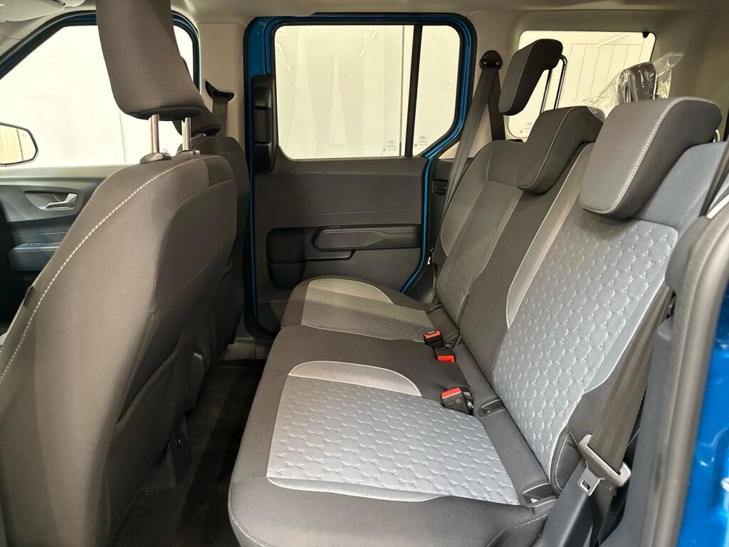 Ford Tourneo Courier 2026 Sininen