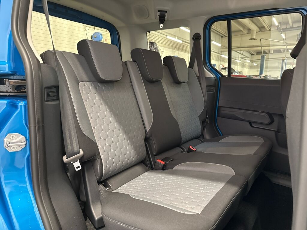 Ford Tourneo Courier 2026 Sininen