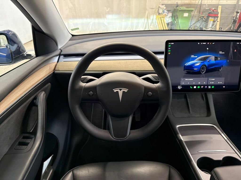 Tesla Model Y 2023 