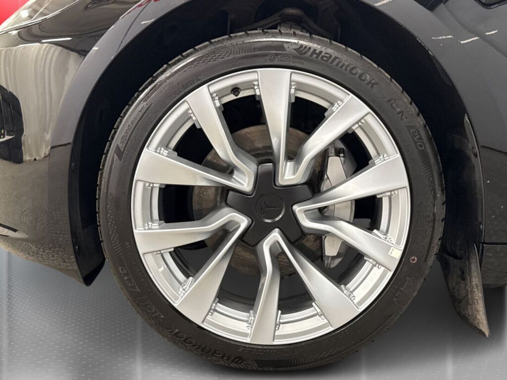 Tesla Model 3 2025 Musta