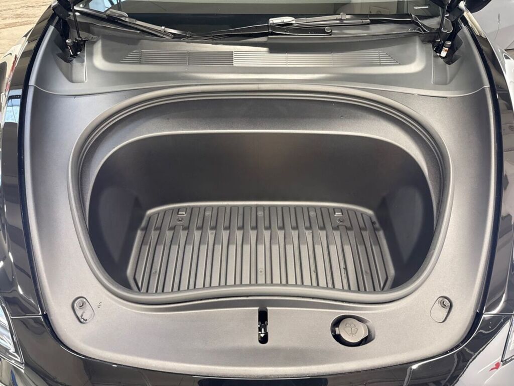 Tesla Model 3 2025 Musta