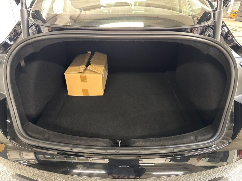 Tesla Model 3 2025 Musta