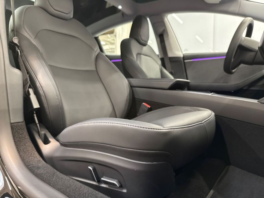 Tesla Model 3 2025 Musta
