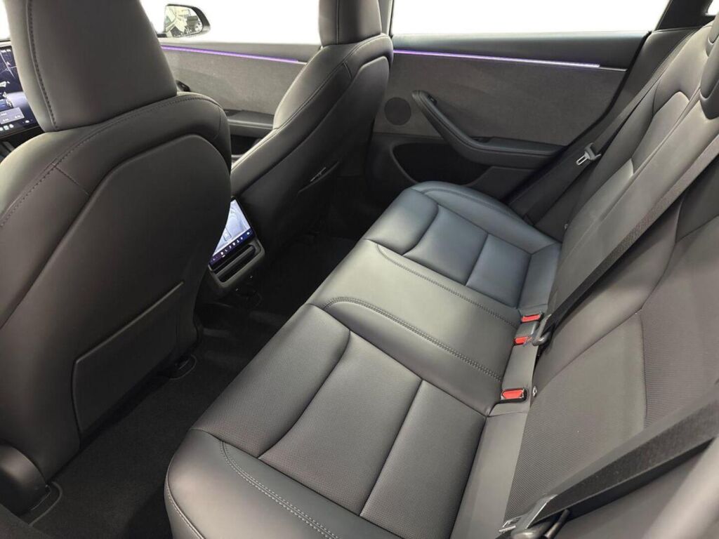 Tesla Model 3 2025 Musta