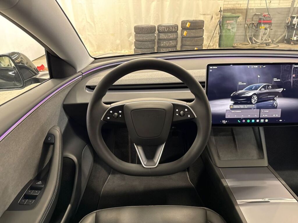 Tesla Model 3 2025 Musta