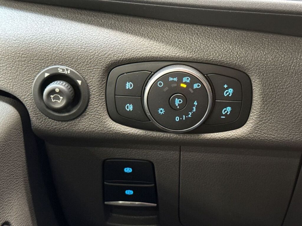 Ford Transit 2026 Musta