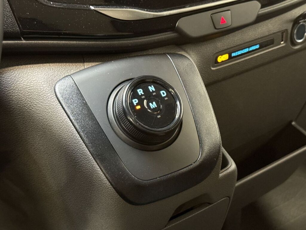 Ford Transit 2026 Musta