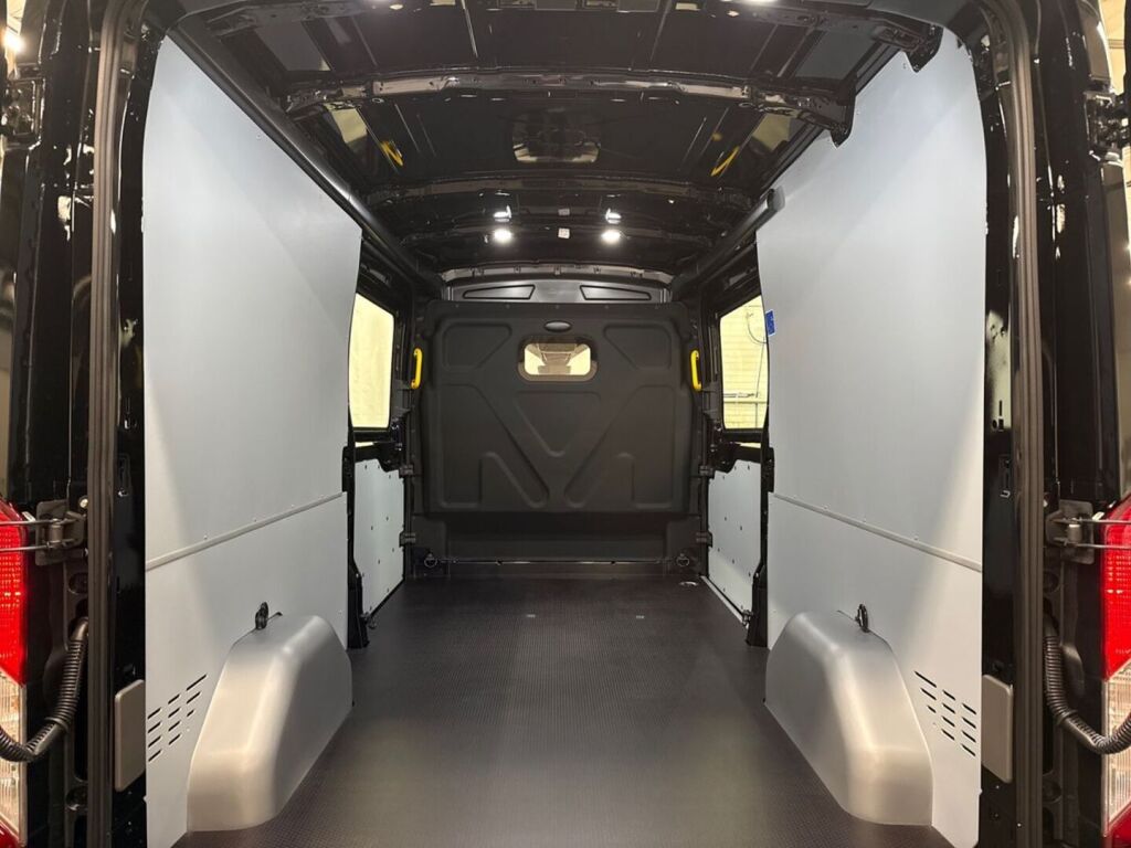 Ford Transit 2026 Musta