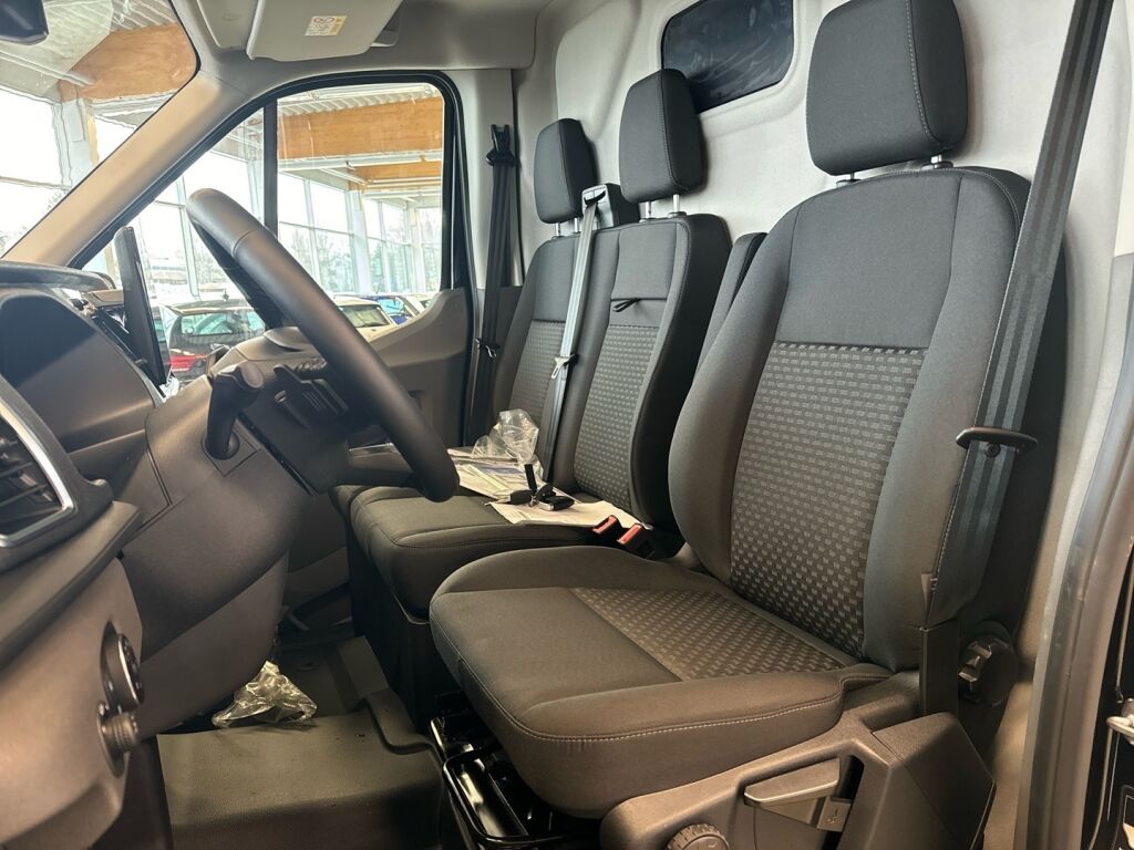 Ford Transit 2026 Musta