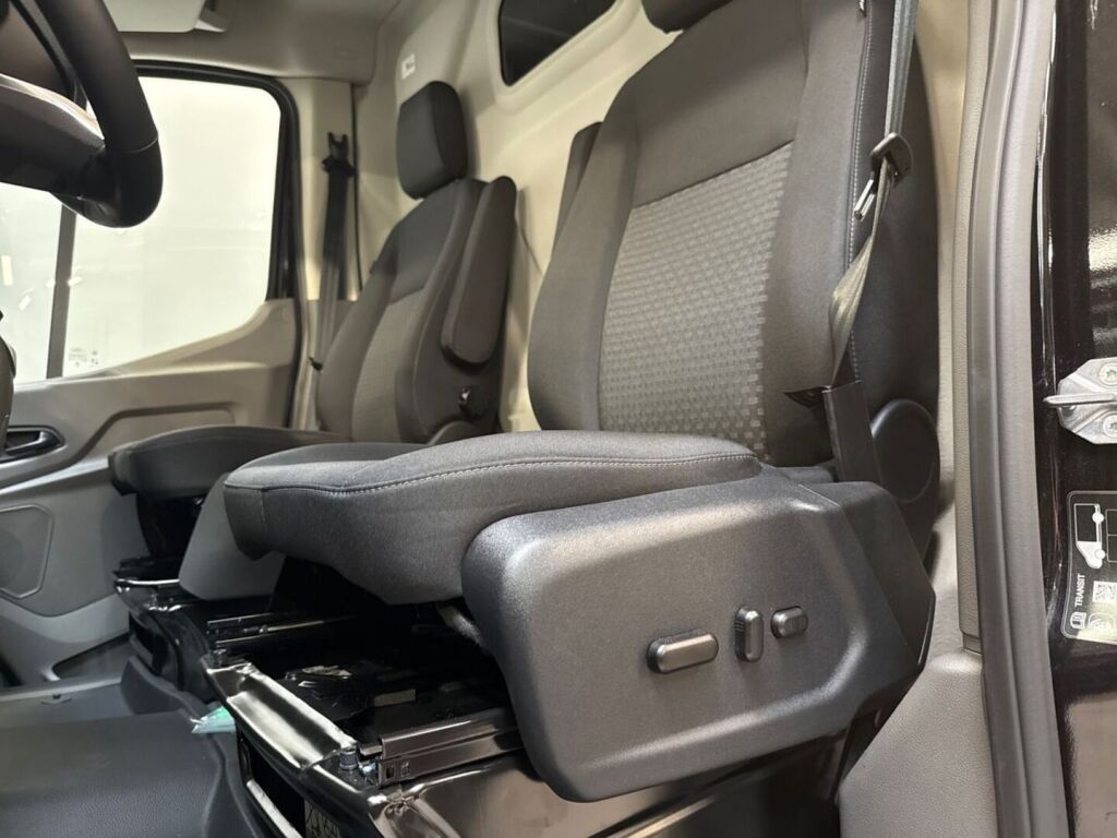 Ford Transit 2026 Musta