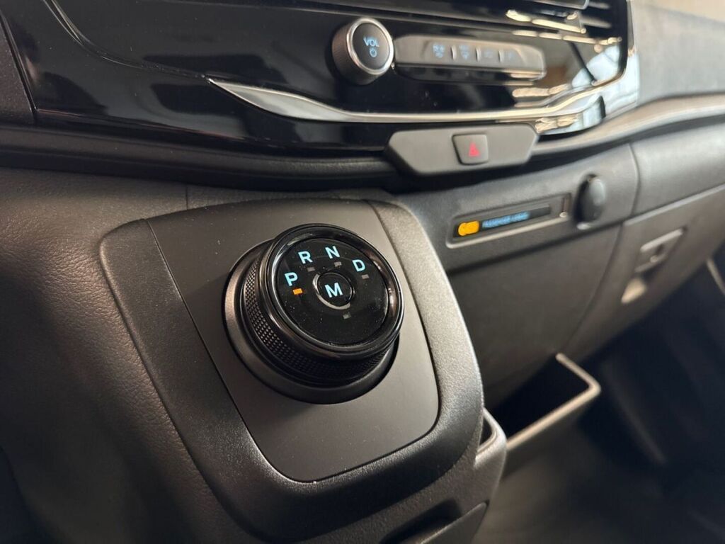 Ford Transit 2026 Chrome Blue