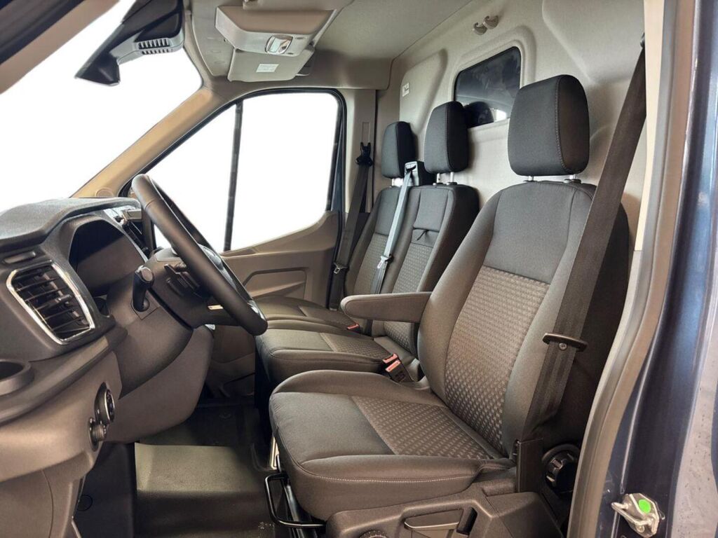 Ford Transit 2026 Chrome Blue