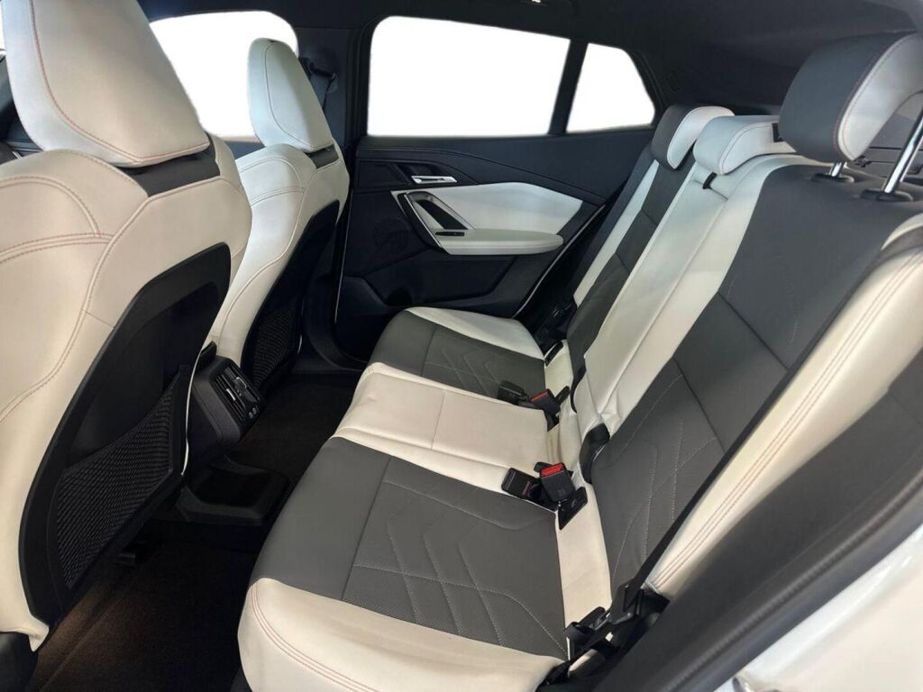 BMW iX2 2024 Valkoinen (Alpine White 3)