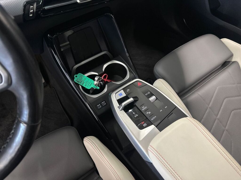 BMW iX2 2024 Valkoinen (Alpine White 3)