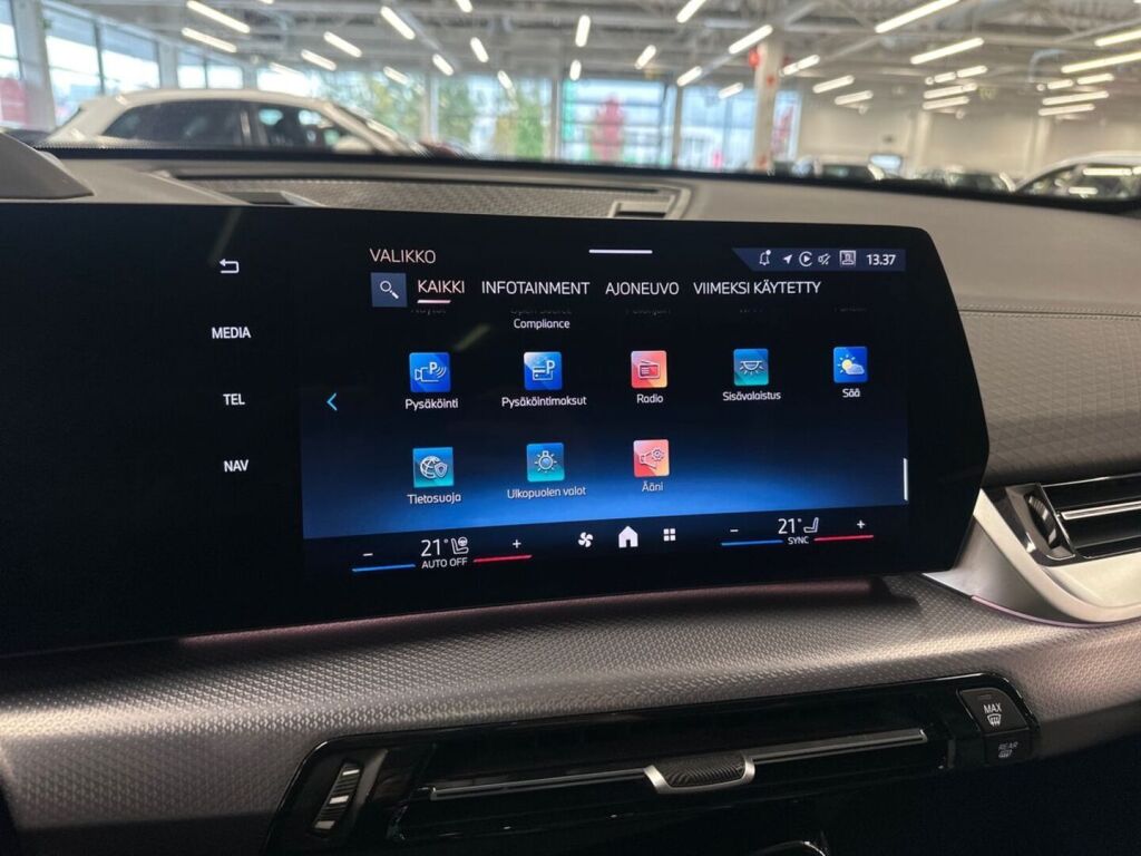 BMW iX2 2024 Valkoinen (Alpine White 3)