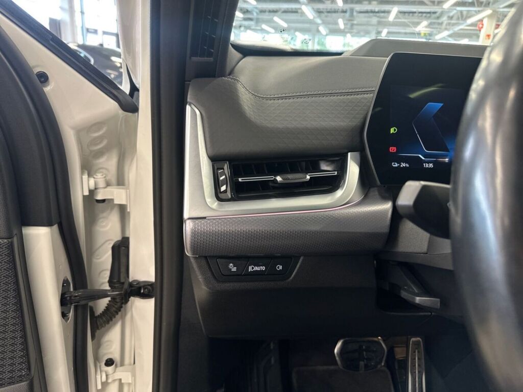 BMW iX2 2024 Valkoinen (Alpine White 3)