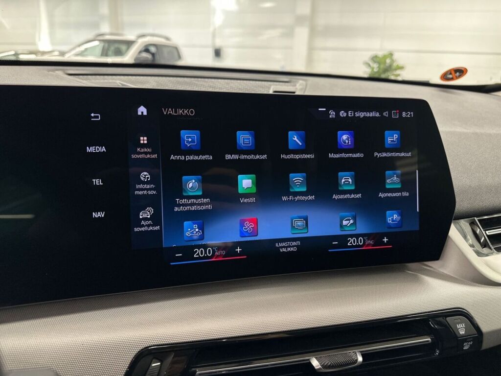 BMW iX1 2024 Musta