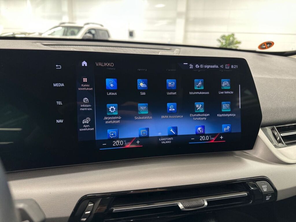 BMW iX1 2024 Musta