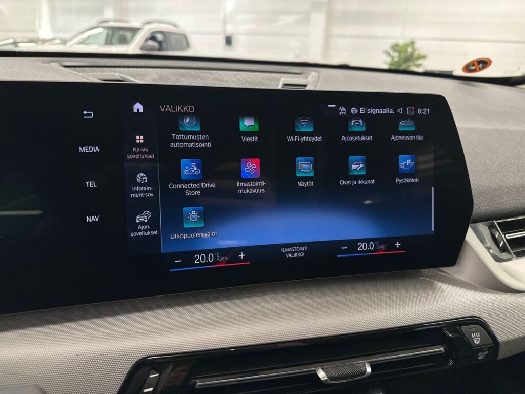 BMW iX1 2024 Musta