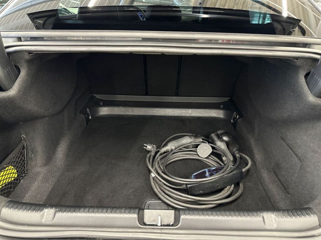 Mercedes-Benz EQE 2022 Musta