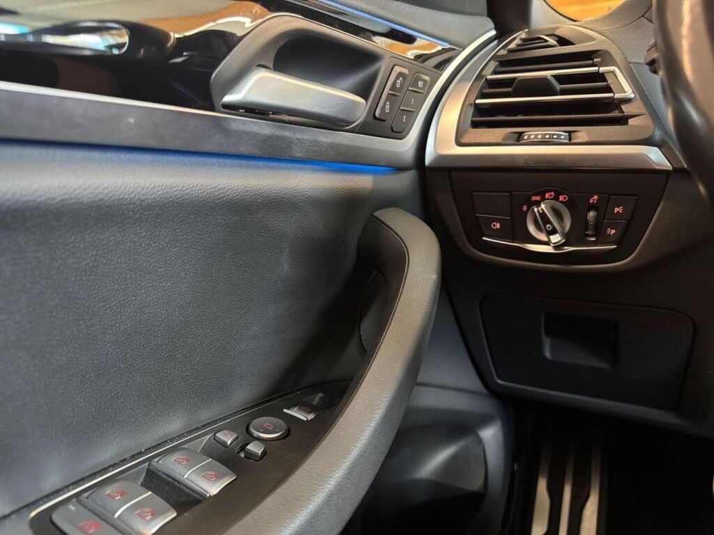 BMW iX3 2023 Punainen