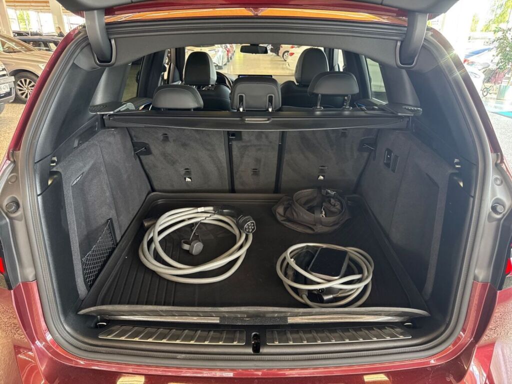 BMW iX3 2023 Punainen