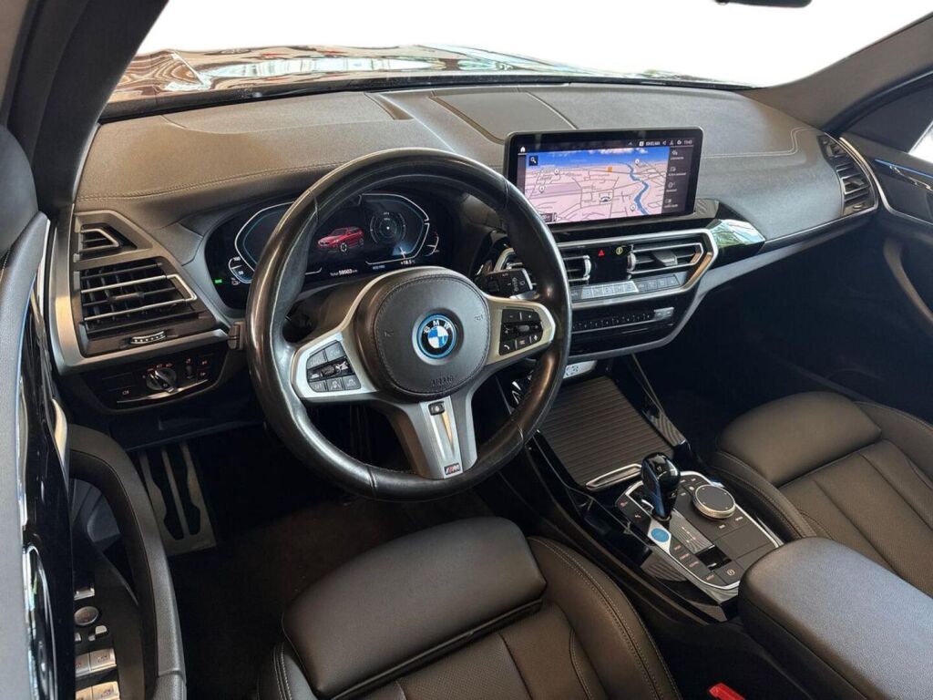 BMW iX3 2023 Punainen